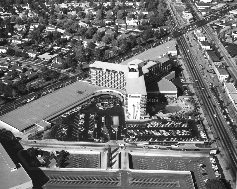 Beverly Hilton Hotel 1956 Santa Monica and Wilshire Blvd.jpg